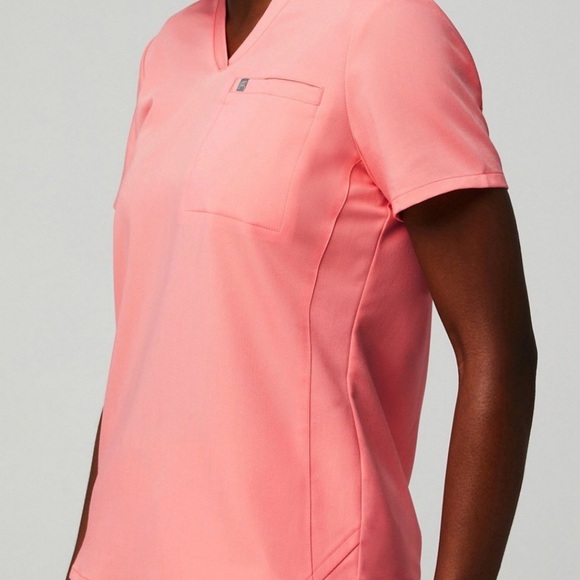 Fabletics Coral Scrub Set - Picture 5 of 5